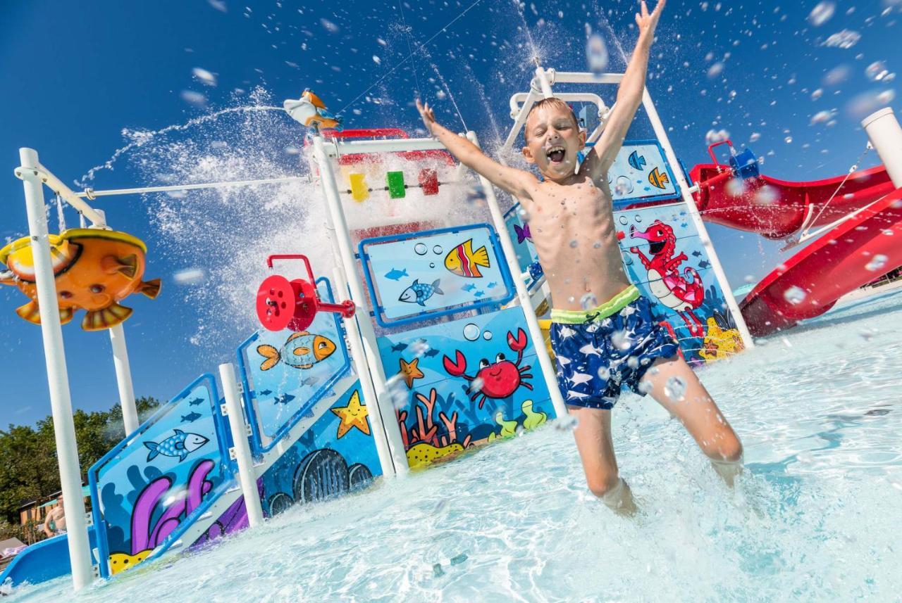 Mobile Homes Premium Relax Park Umag By Camp4You Karigador Dış mekan fotoğraf