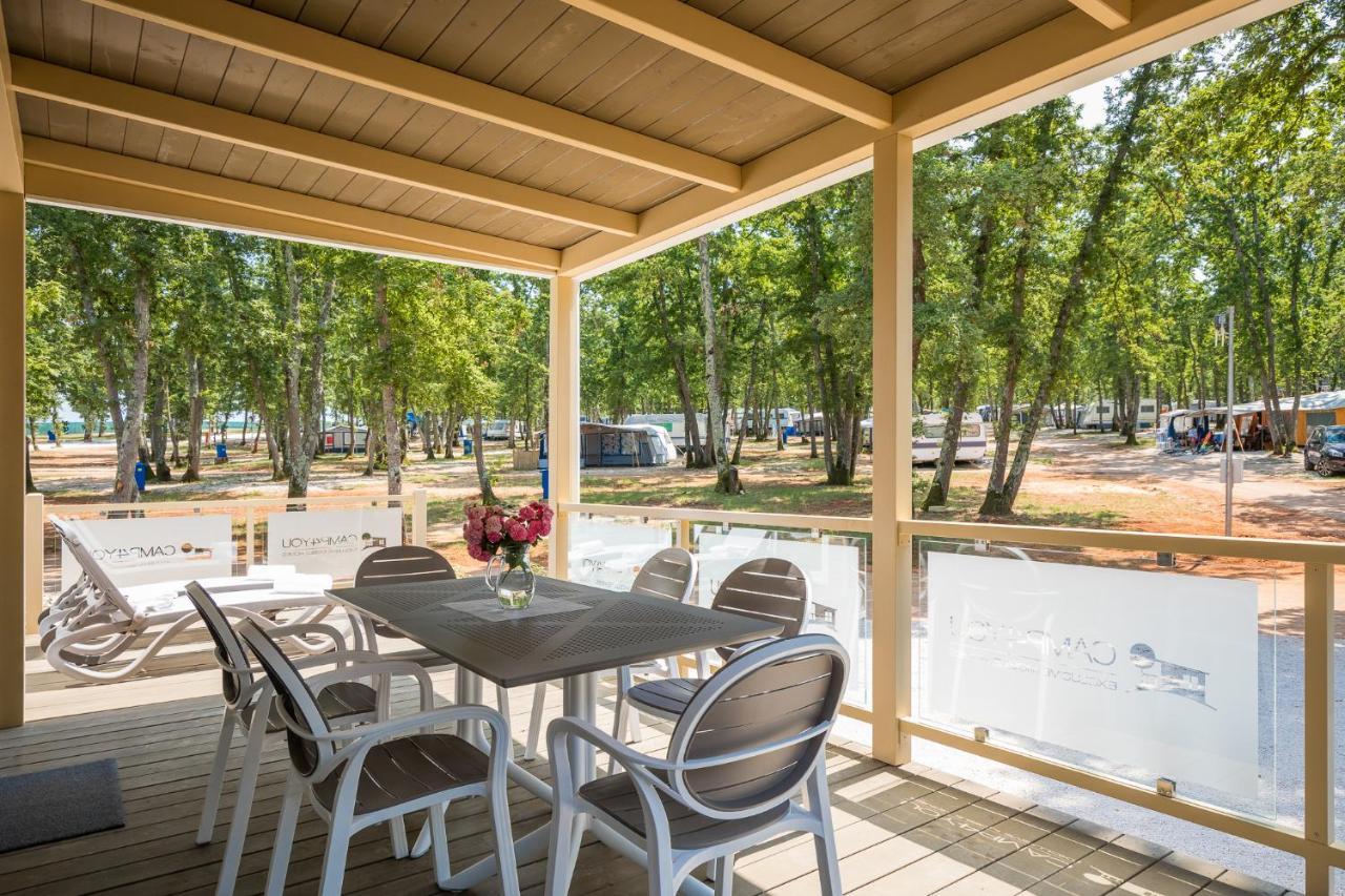 Mobile Homes Premium Relax Park Umag By Camp4You Karigador Dış mekan fotoğraf